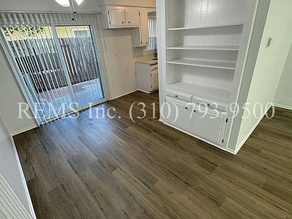 3rd image of 2012 Marshallfield Ln #B