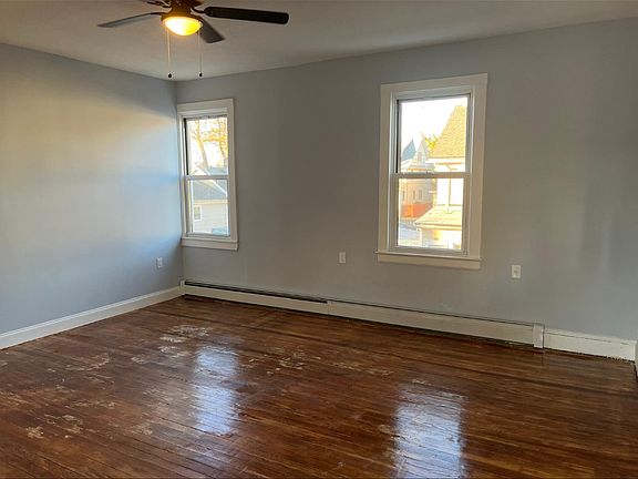 4th image of 16 Renfrew Pl #2-3