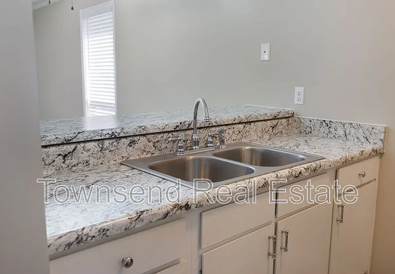 5849A Century Oaks Dr — Photo 4