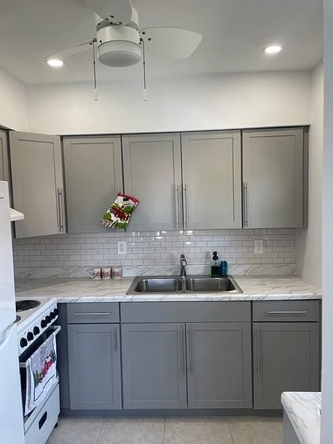 1st image of 290 NE 41st St #290
