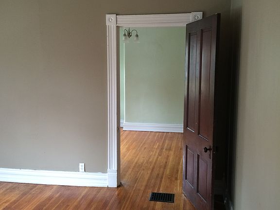 Going into second bedroom