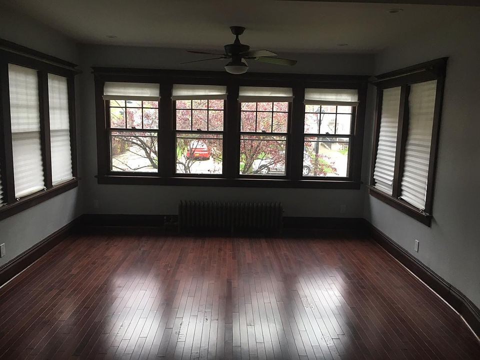 Living room, no furniture