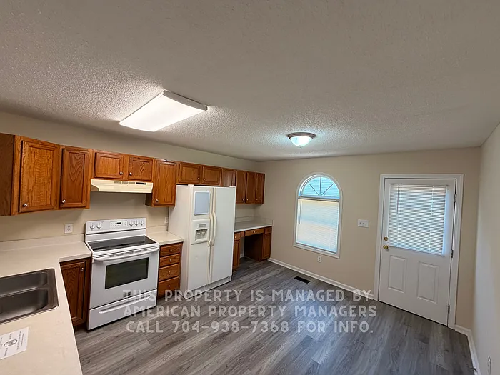 901 Hoke St — Photo 3
