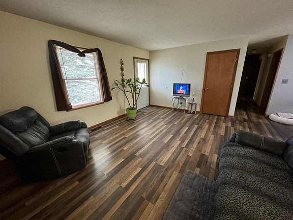 4th image of 107 Ferris St