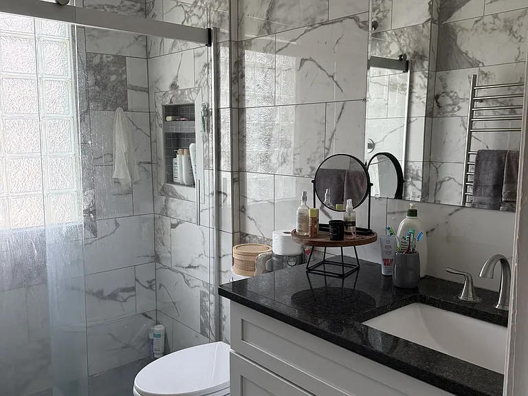 1638 Victoria Ave #1 — Photo 7