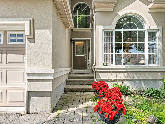 2nd image of 9 Blackshire Cir S