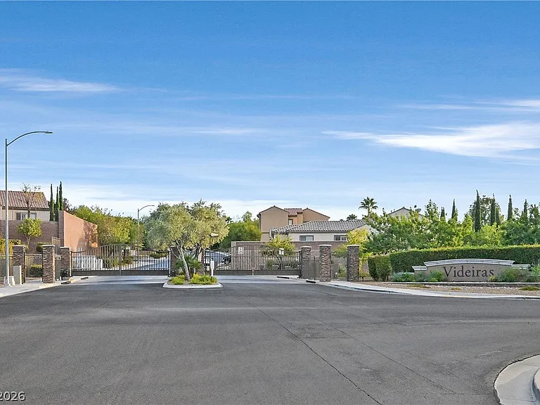 2184 Pont National Dr — Photo 27