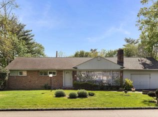 29 Andover Rd, Roslyn Heights, NY 11577