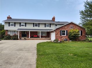 202 Rustic Hill Ln, Amherst, OH 44001