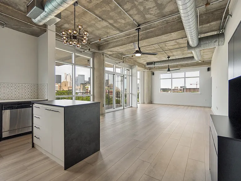 1001 Belleview St #408 — Photo 9
