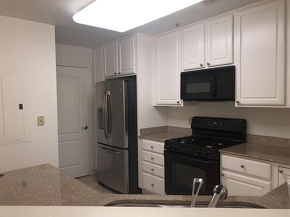 5th image of 502 W Broad St APT 206