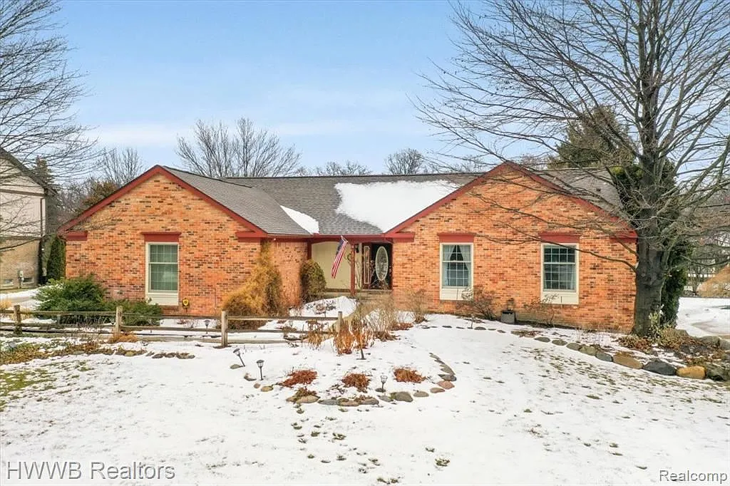 4912 Moonglow Dr photo 1