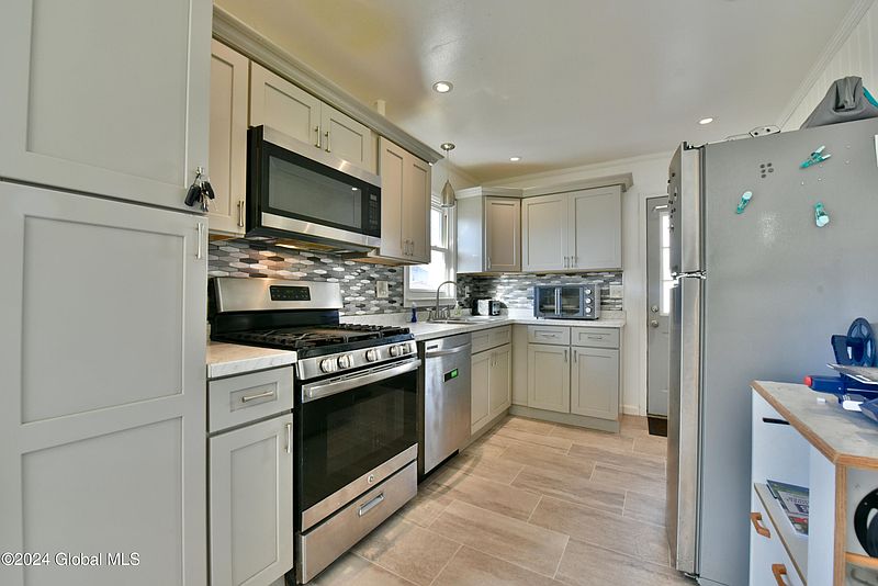 3rd image of 3078 Albany Street