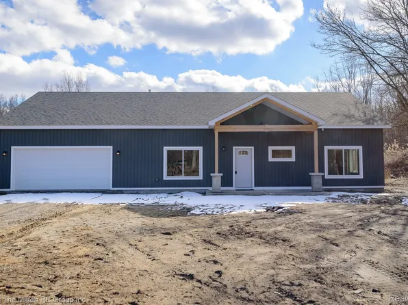 43001 Willow Rd, New Boston, MI 48164