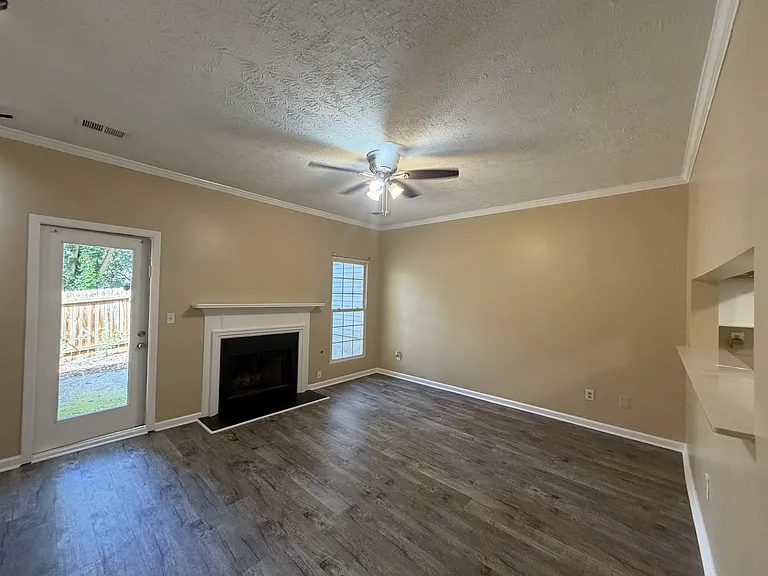 208 Wedgewood Way — Photo 15