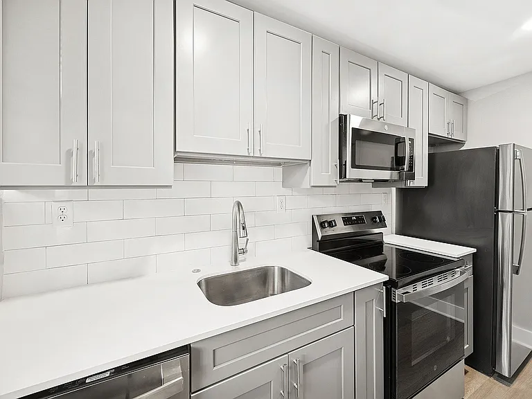 Renovated 1 Bedroom in 2621 Stuart Ave