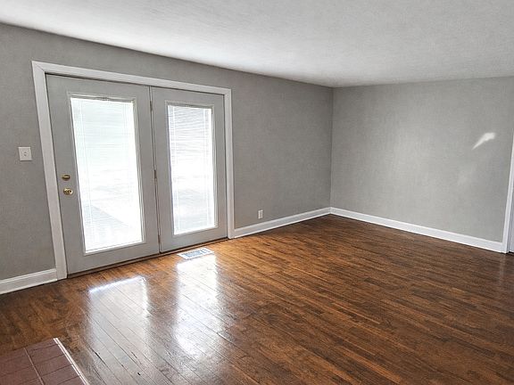 4th image of 36107 N Green Bay Rd