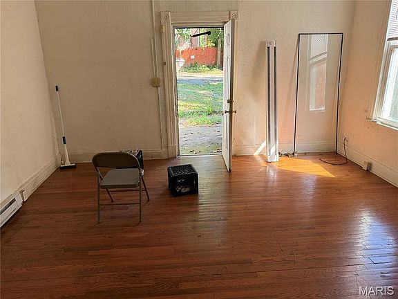 4th image of 2233 Gasconade St