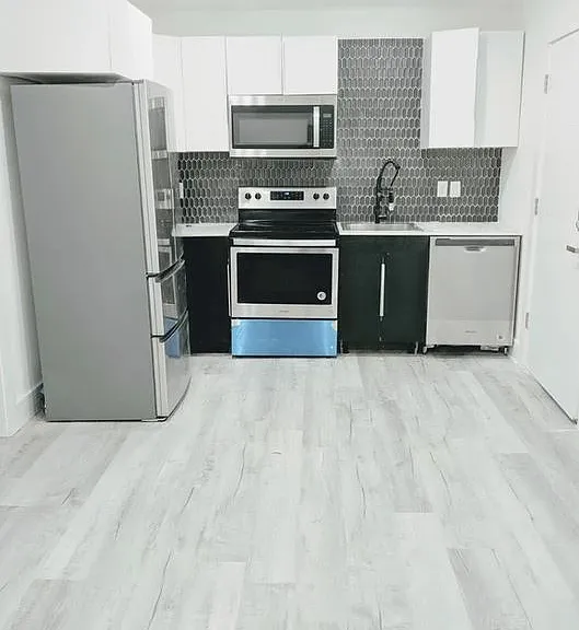 1414 Bennett Ave — Photo 1