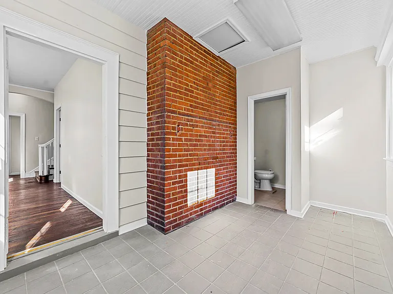 Chamberlayne Ave — Photo 9