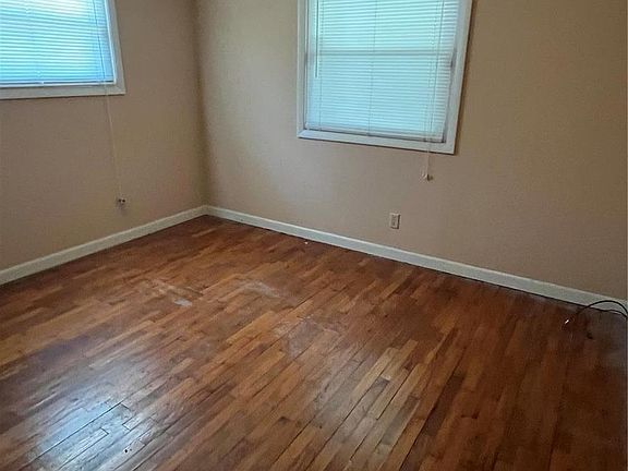 5th image of 1721 Montgomery St