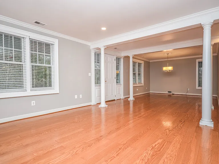 9108 Weant Dr — Photo 6