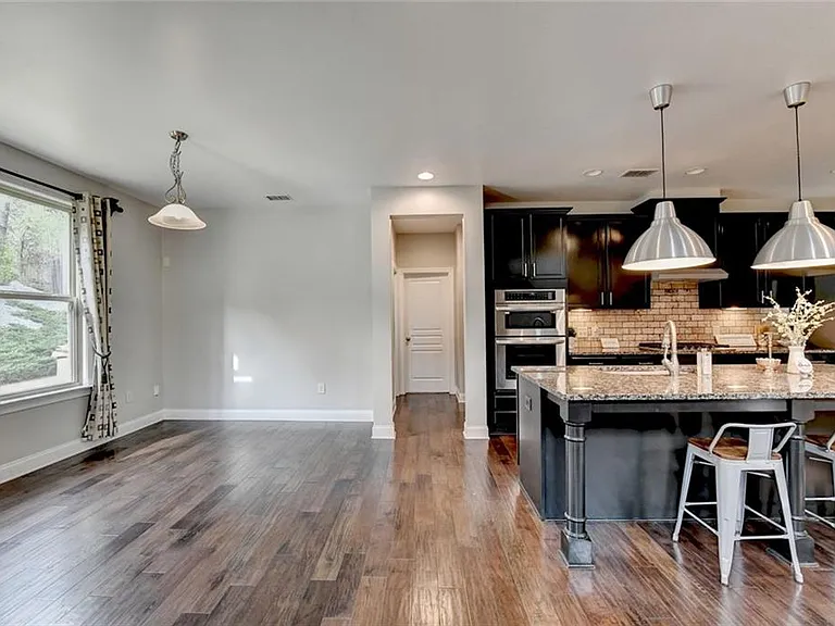 2540 Maple Ridge Ln — Photo 18