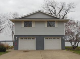 15310 N River Beach Dr, Chillicothe, IL 61523