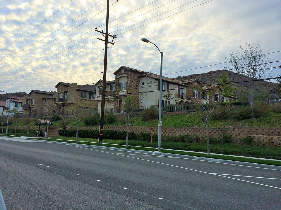 For Sale: 27943 Avalon Dr, Canyon Country, Ca 91351