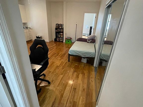 4th image of 42 Saint Pauls Ave APT 1