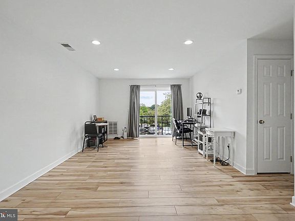 4th image of 14800 Rydell Rd APT 201