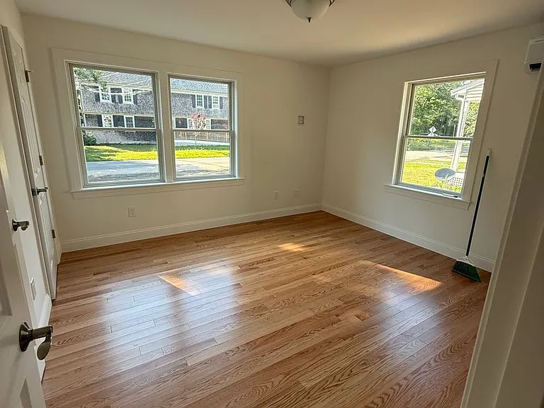 326 Oakland Rd — Photo 9