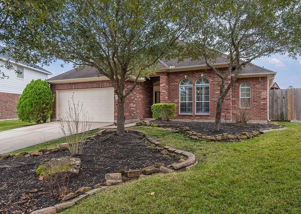 1st image of 25617 Southwood Oaks Ct