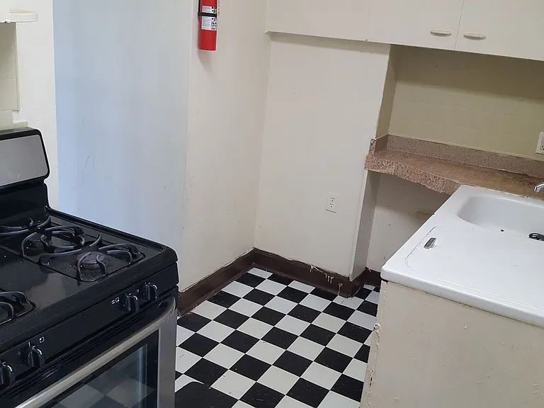 605 N Main St #7 — Photo 1