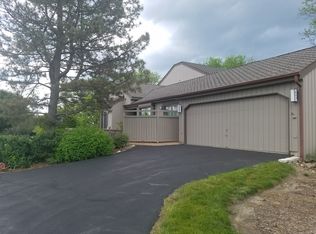 960 W Fairway Cir #5330, Barrington, IL
