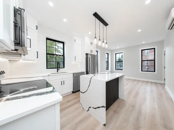 42-20 34th Ave APT 2, Long Island City, NY 11101