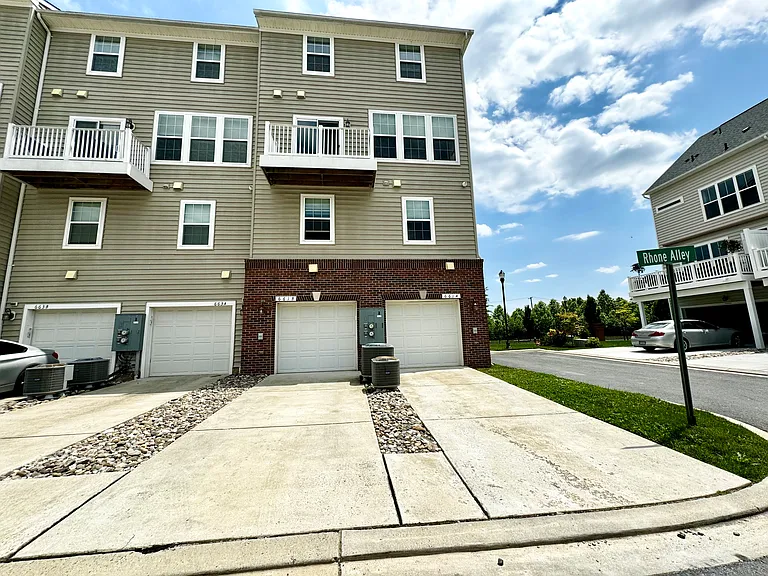 661 E Church St #B — Photo 27