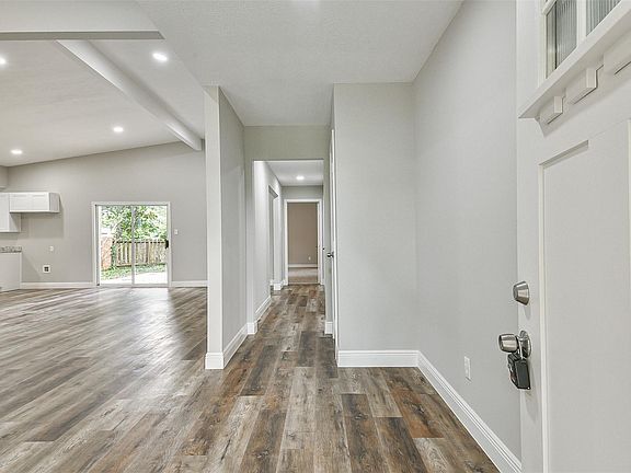 4th image of 7519 Glenheath St