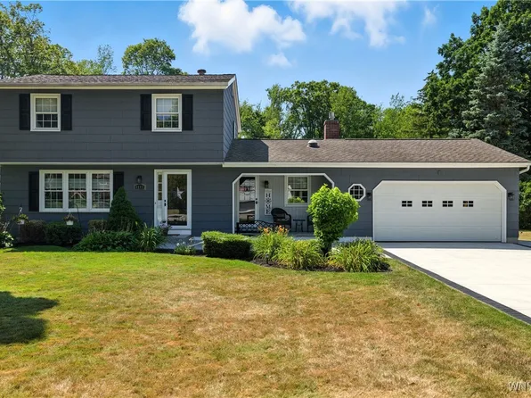 4640 Day Rd, Lockport, NY 14094