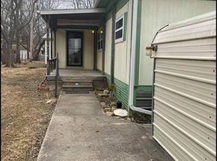 1922 N 10th St, Independence, KS 67301