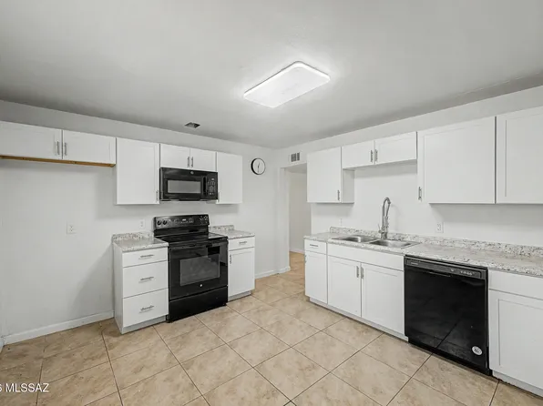 972 N Chrysler Dr, Tucson, AZ 85716