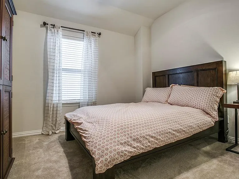 929 Jamesville Ln — Photo 17