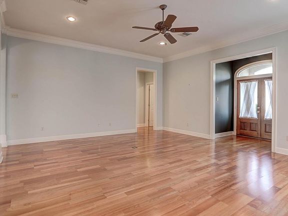 5th image of 303 Kings Cove Cir