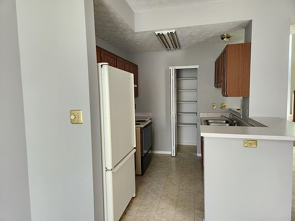 5th image of 7437 Oceanline Dr