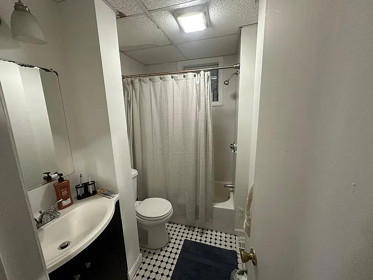 16 Leeds St #1 — Photo 10