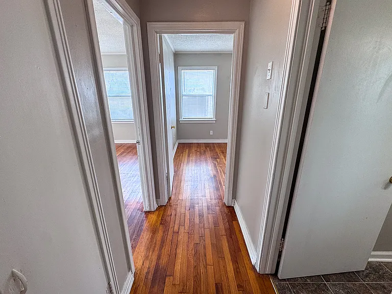 408 Troutt — Photo 8