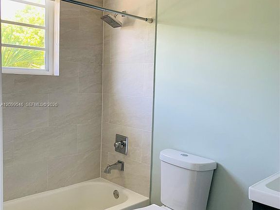 5th image of 1100 10th St APT 17