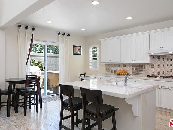 5th image of 793 Oceana Dr