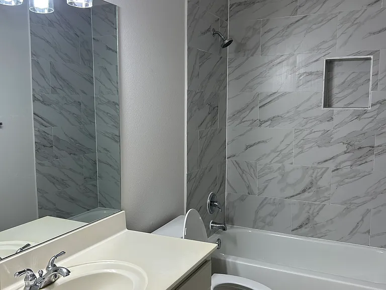 2403 Crystal Dr — Photo 20