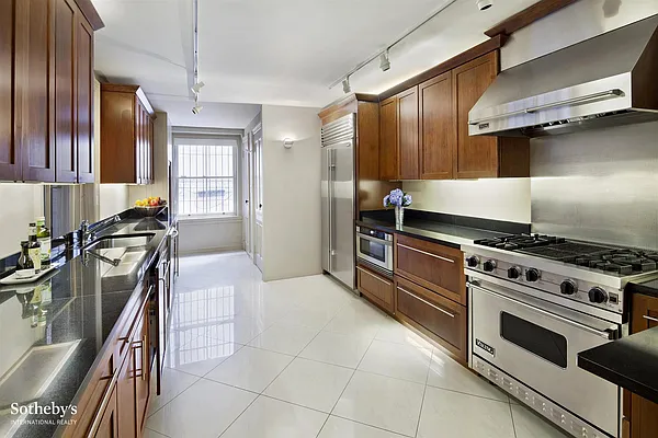 Rented by Sotheby's International Realty | media 40
